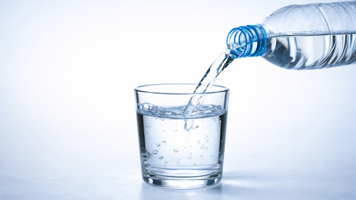 물 2L 법칙, 모든 분께 맞는 기준일까요? 하루 물 섭취 기준 정리